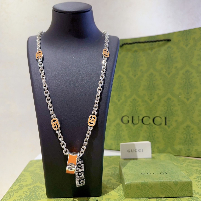 G*u*i necklaces